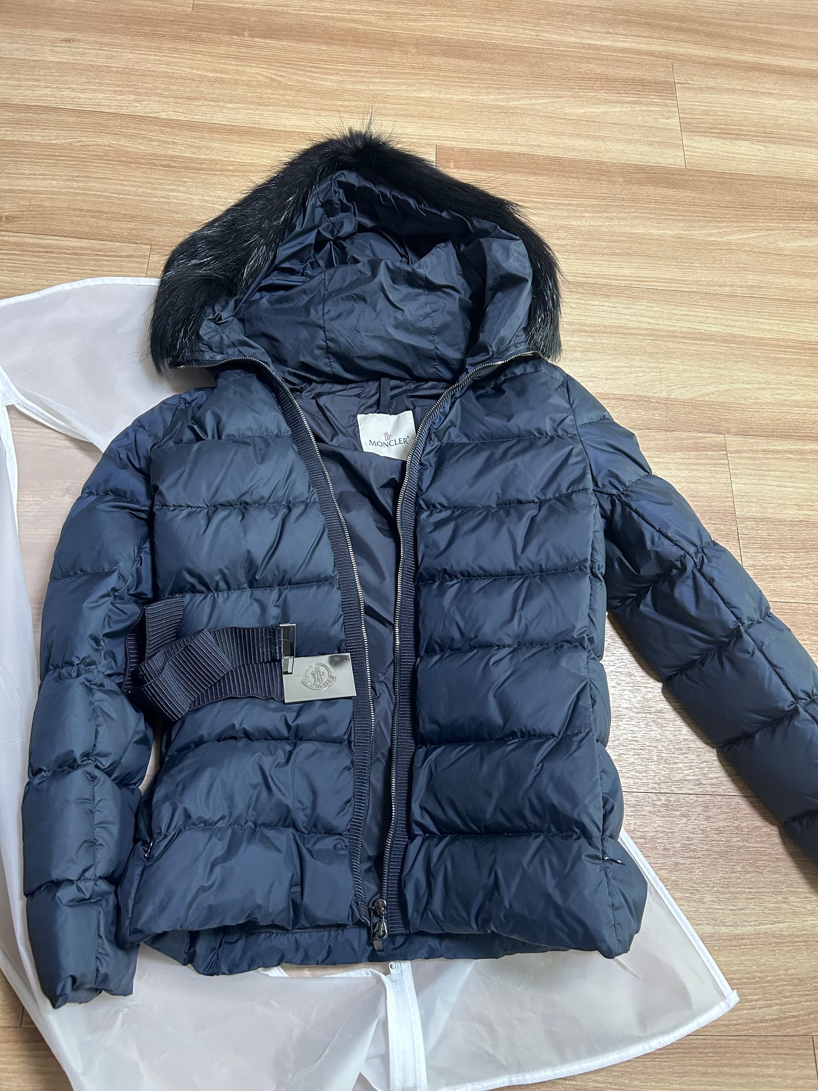몽클 숏패딩