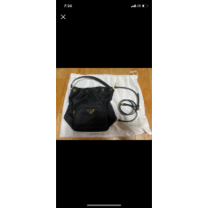 프라다 버킷백