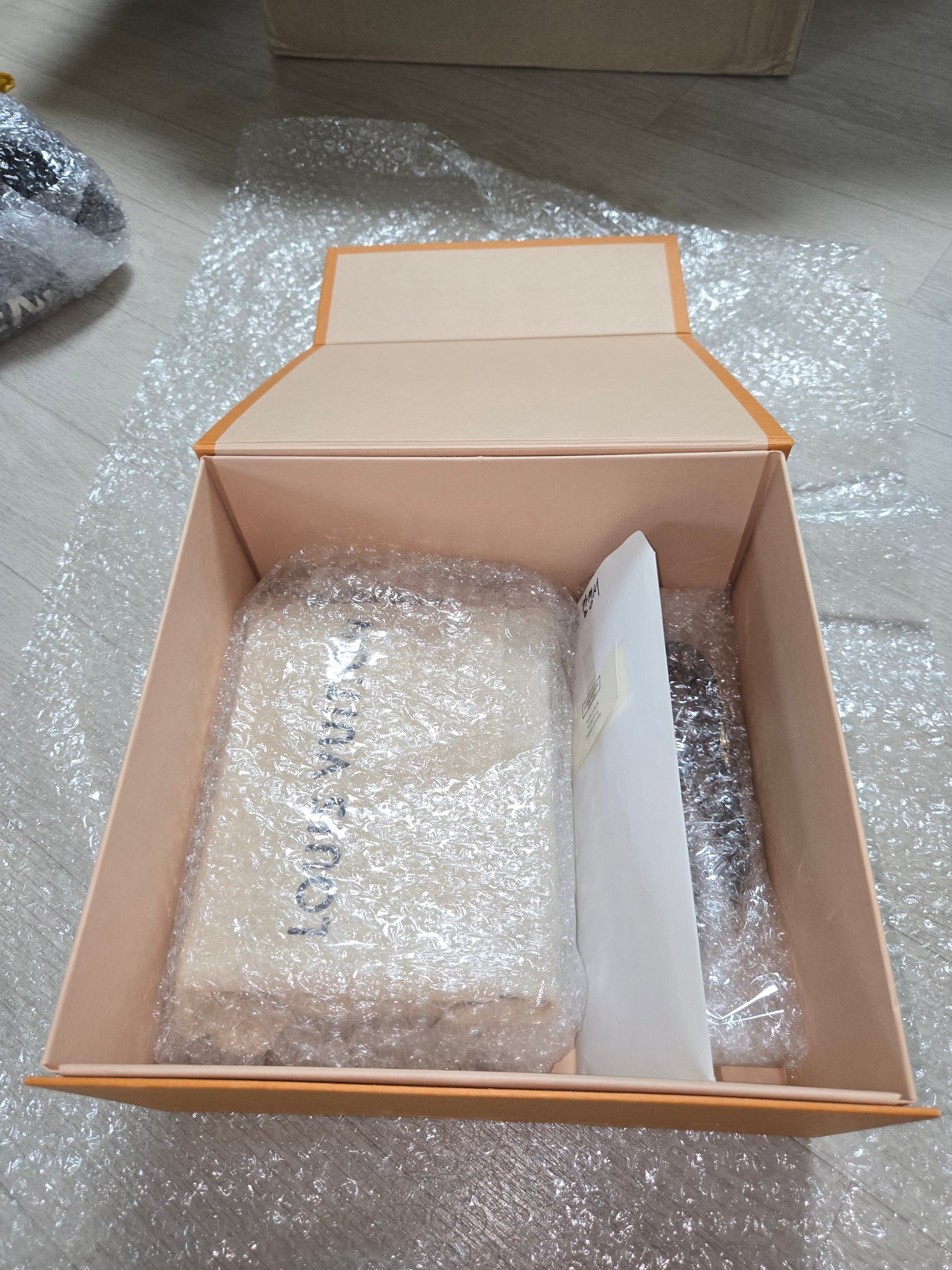 루이비통 쁘띠삭플라 M69846